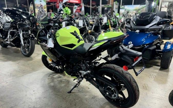 2026 Kawasaki Ninja 500 ABS Metallic Yellowish Green/Ebony