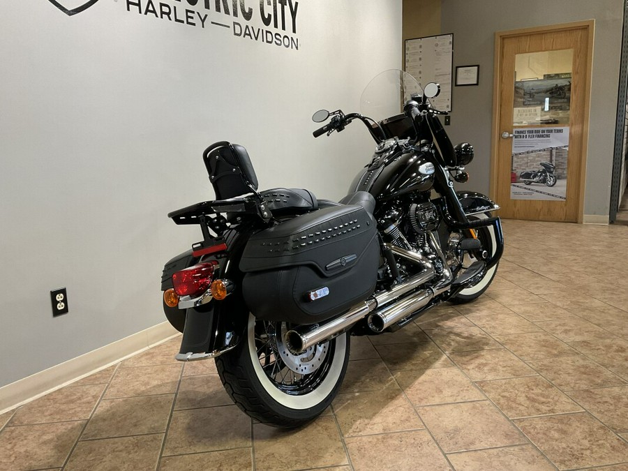 2021 Harley-Davidson® Heritage Classic 114 Vivid Black FLHCS