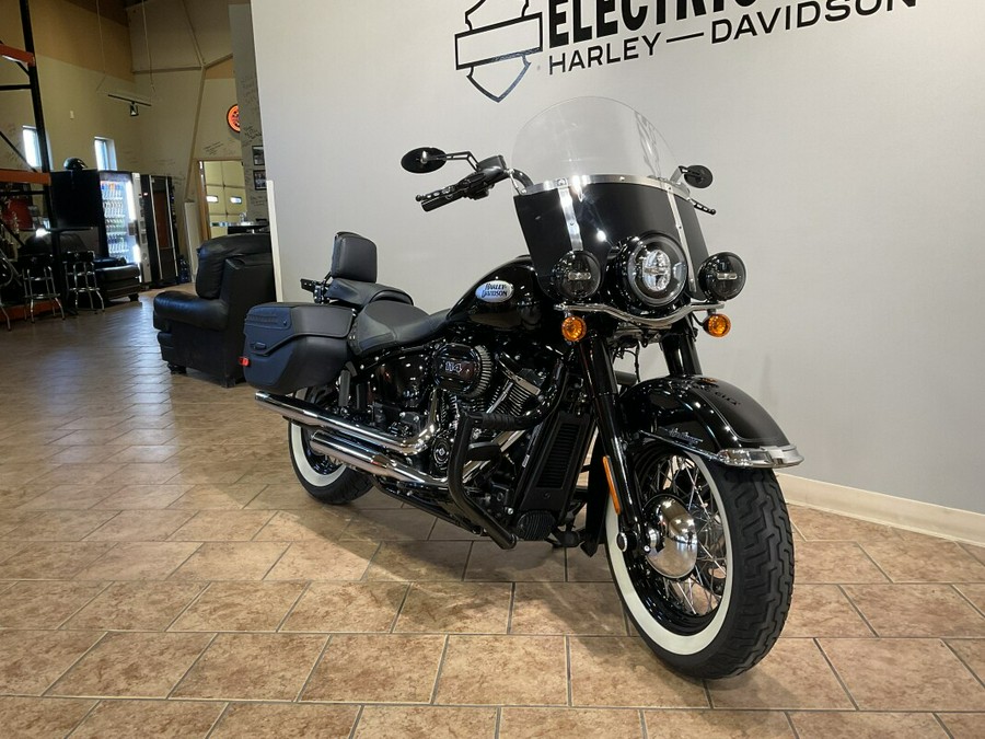 2021 Harley-Davidson® Heritage Classic 114 Vivid Black FLHCS