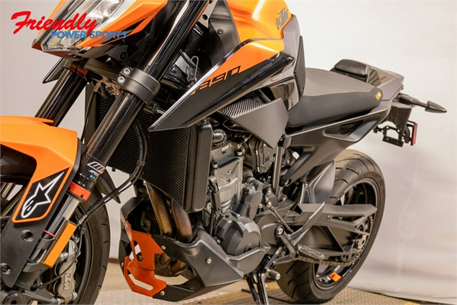 2022 KTM Duke 890