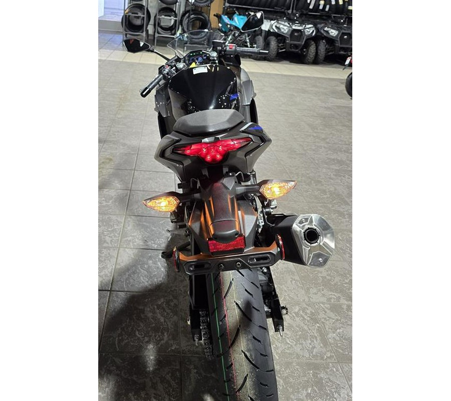 2025 Kawasaki Ninja® 500 SE ABS