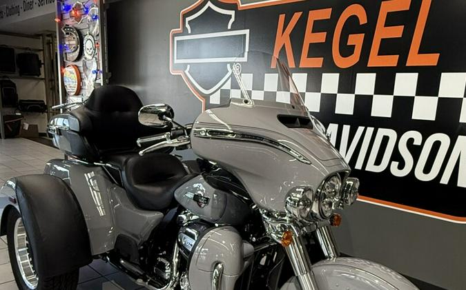 2024 Harley-Davidson® Tri Glide® Ultra Billiard Gray