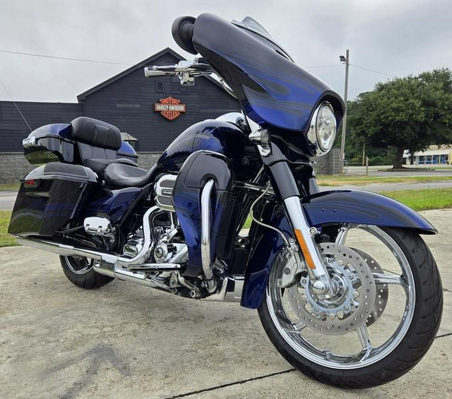 2016 Harley-Davidson® FLHXSE - CVO™ Street Glide®