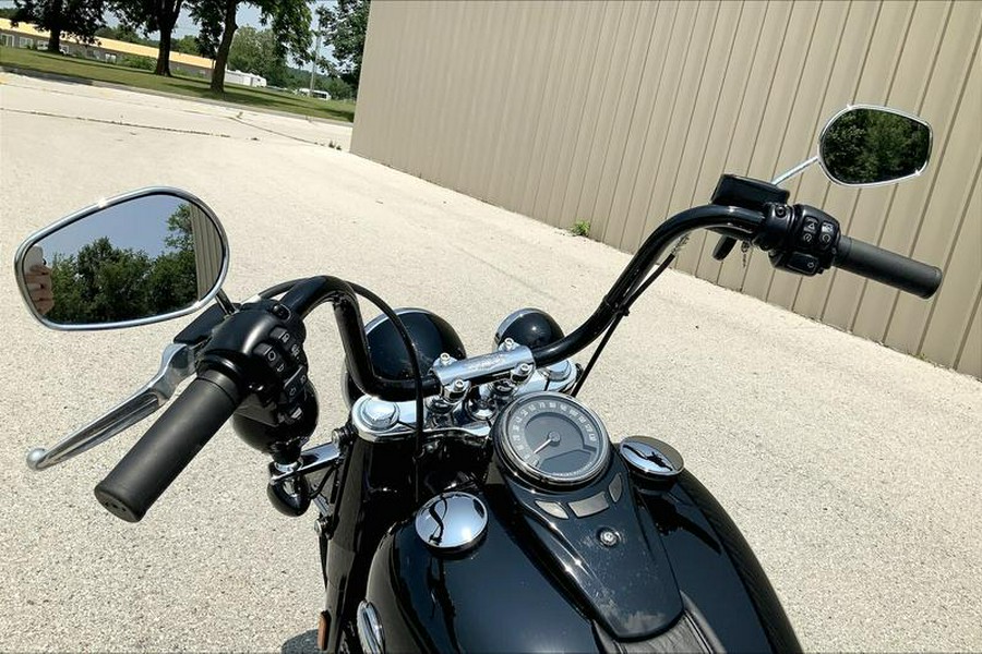 2020 Harley-Davidson® FLHCS - Heritage Classic 114