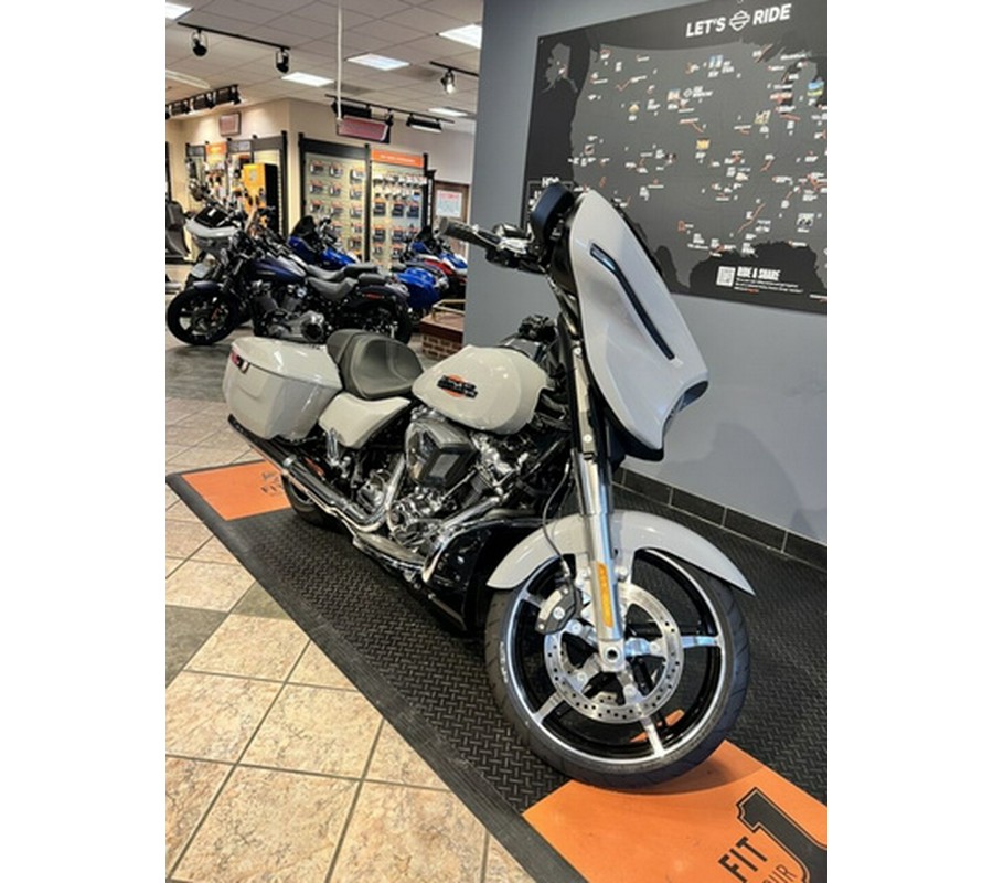 2025 Harley-Davidson FLHX - Street Glide