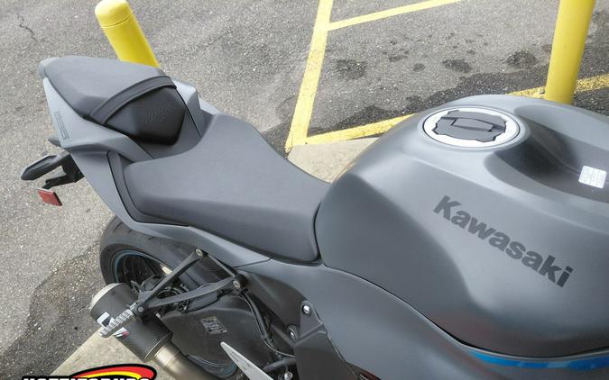 2025 Kawasaki Ninja® ZX™-6R Base