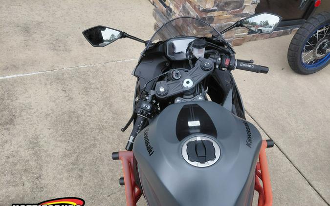 2025 Kawasaki Ninja® ZX™-6R Base