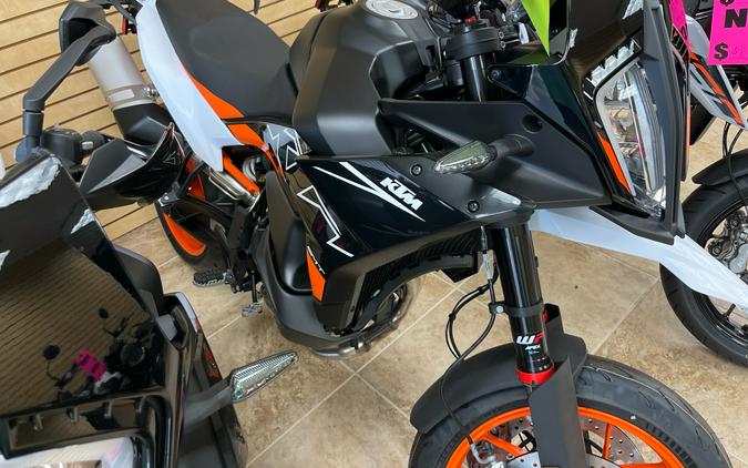 2024 KTM 890 SMT