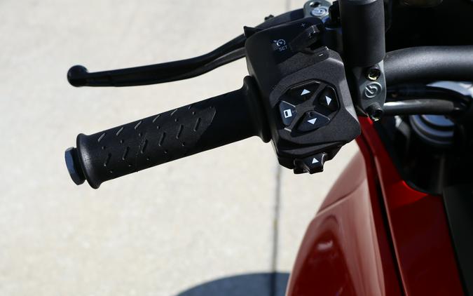 2023 Moto Guzzi V100 Mandello