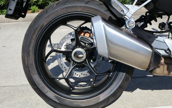 2023 Moto Guzzi V100 Mandello