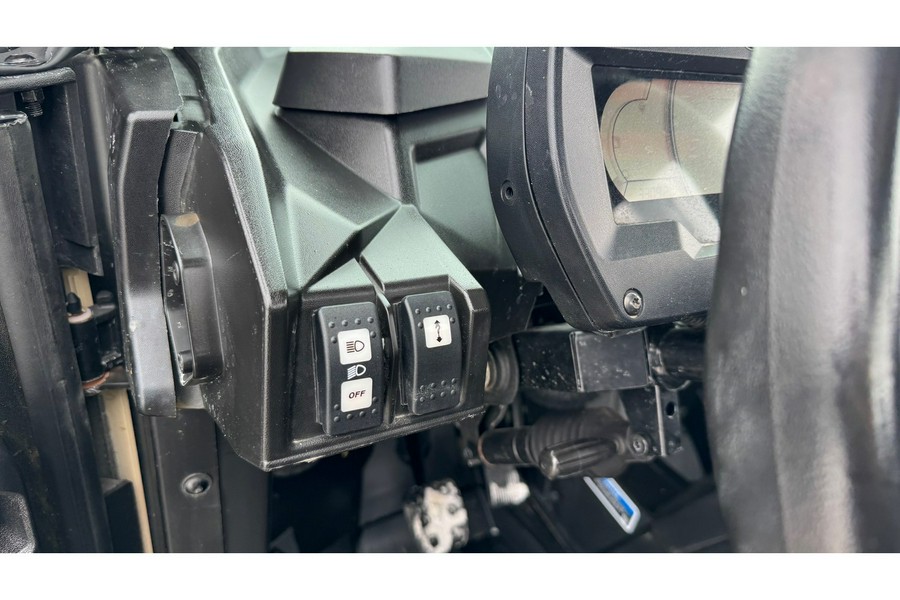 2023 Can-Am Commander XTP 1000R W/ CAB & HEAT