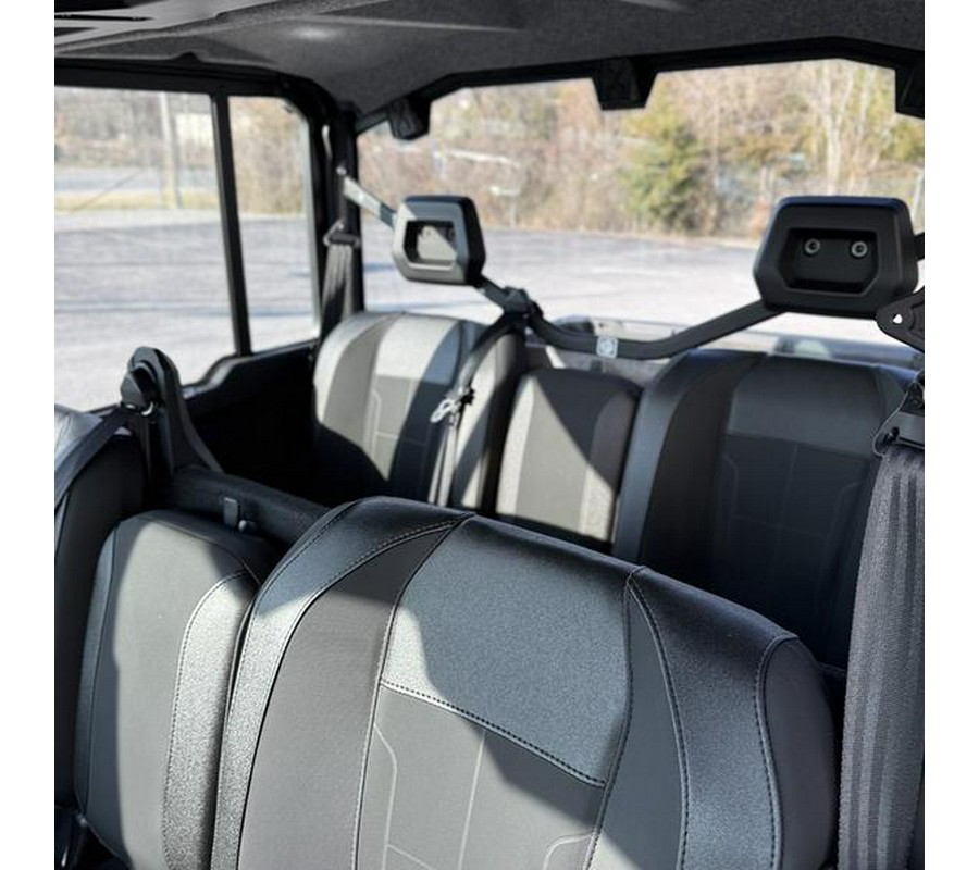 2026 Can-Am® Defender MAX XT CAB HD11 With 10.25 in.display