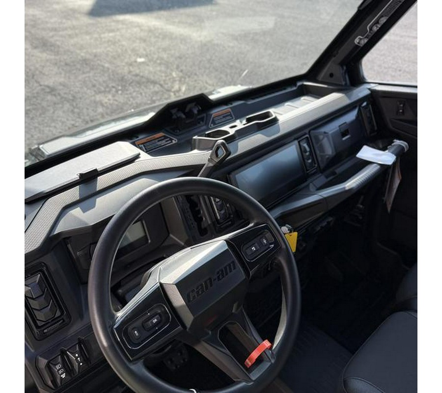 2026 Can-Am® Defender MAX XT CAB HD11 With 10.25 in.display