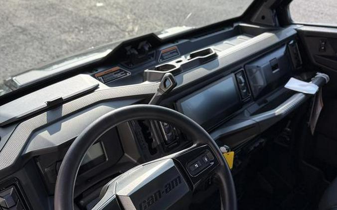 2026 Can-Am® Defender MAX XT CAB HD11 With 10.25 in.display