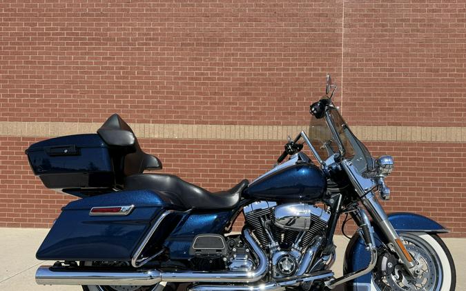 2014 Harley-Davidson® Road King® Big Blue Pearl