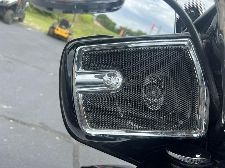 2017 Indian Motorcycle® Roadmaster® Thunder Black