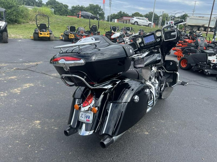 2017 Indian Motorcycle® Roadmaster® Thunder Black