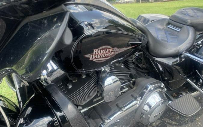 2013 Harley-Davidson® FLHTCU - Electra Glide® Ultra Classic®