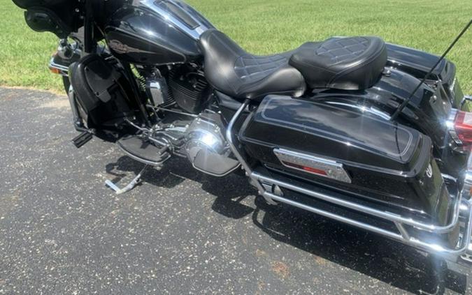 2013 Harley-Davidson® FLHTCU - Electra Glide® Ultra Classic®