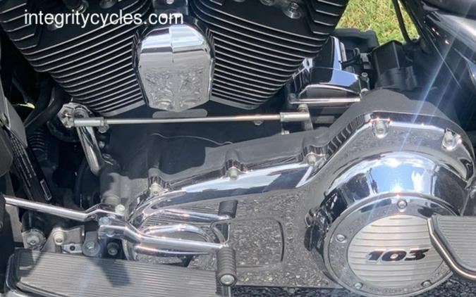 2013 Harley-Davidson® FLHTCU - Electra Glide® Ultra Classic®