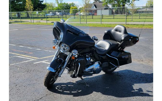 2017 FLHTCU - Harley-Davidson®