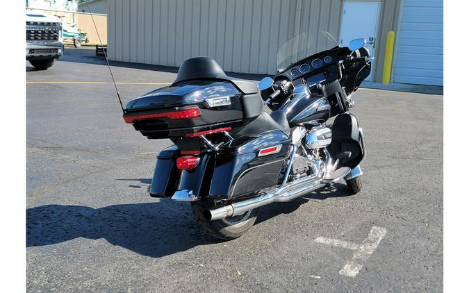 2017 FLHTCU - Harley-Davidson®