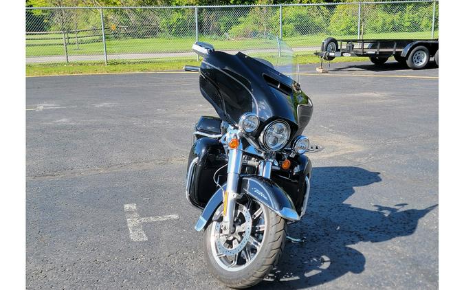 2017 FLHTCU - Harley-Davidson®