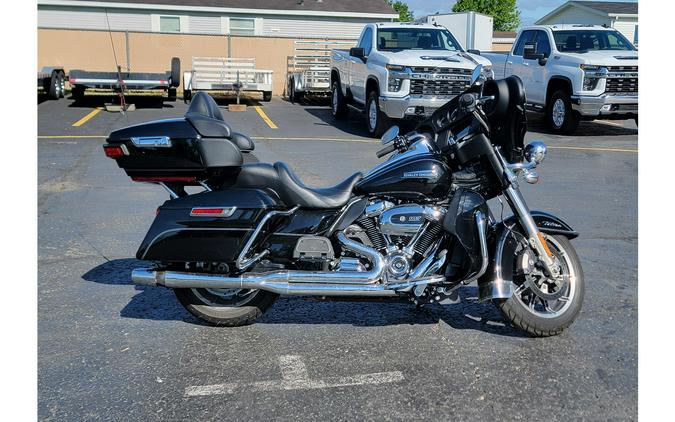 2017 FLHTCU - Harley-Davidson®