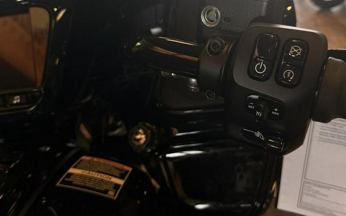 2026 Indian Challenger Dark Horse 112 Black Crystal w/Black Metallic & Championship G