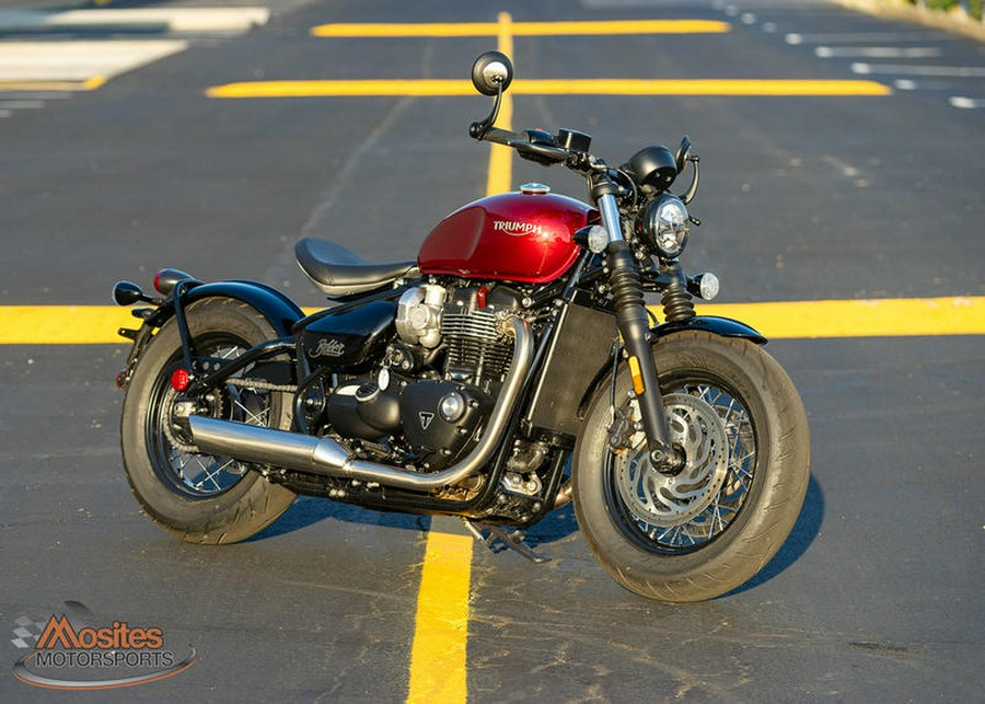 2022 Triumph Bonneville Bobber Cordovan Red