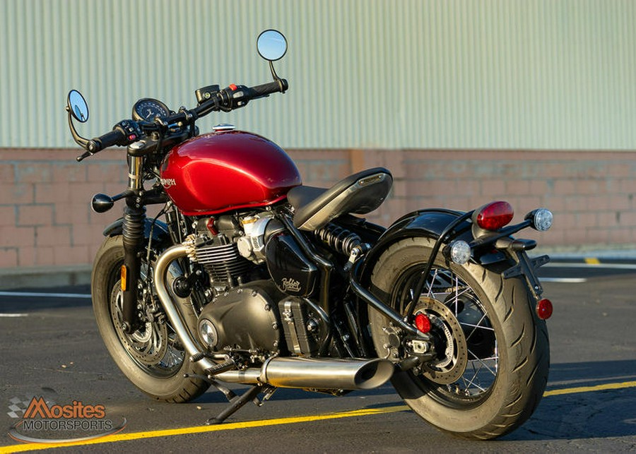 2022 Triumph Bonneville Bobber Cordovan Red