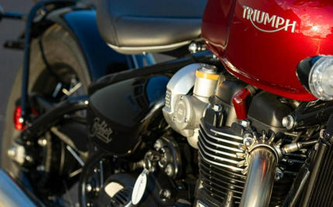 2022 Triumph Bonneville Bobber Cordovan Red