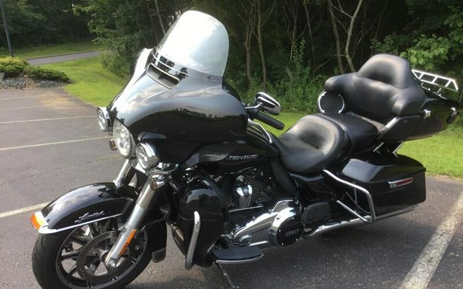 2018 Harley-Davidson® Ultra Limited Vivid Black