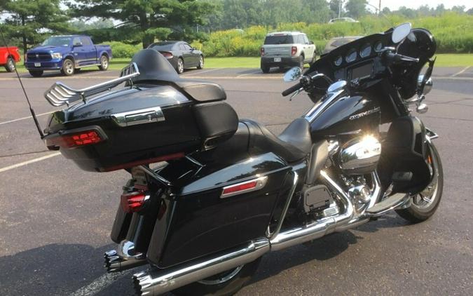 2018 Harley-Davidson® Ultra Limited Vivid Black