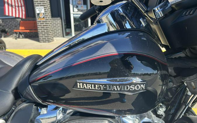 2017 Harley-Davidson® Tri Glide® Ultra Two-Tone Billet Silver/Vivid Black