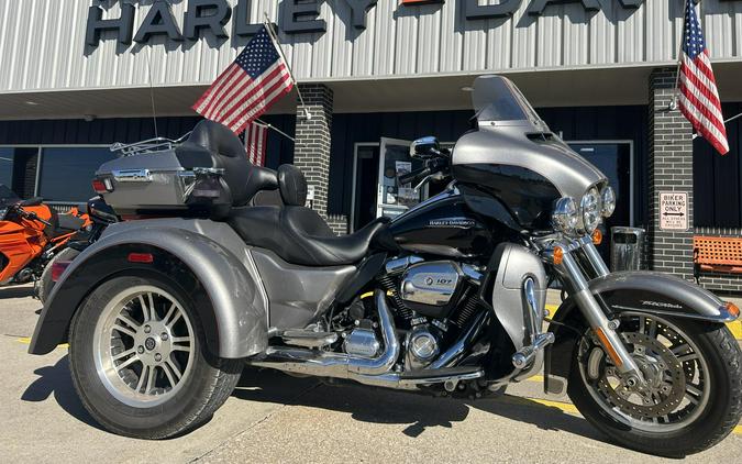 2017 Harley-Davidson® Tri Glide® Ultra Two-Tone Billet Silver/Vivid Black