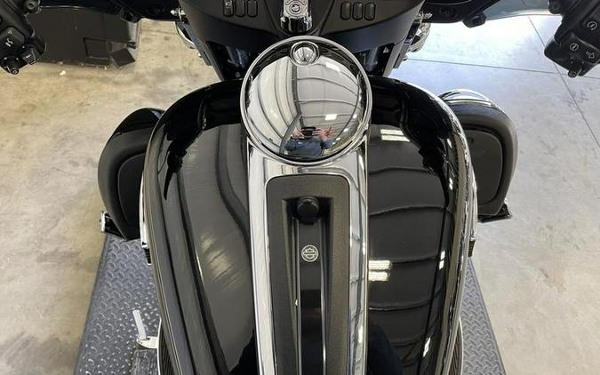 2017 Harley-Davidson® FLHTCU - Electra Glide® Ultra Classic®