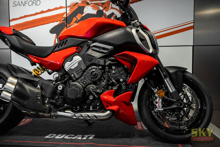 2023 Ducati Diavel V4 Ducati Red