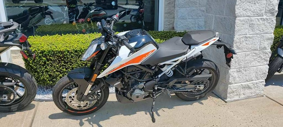 2022 KTM Duke 390