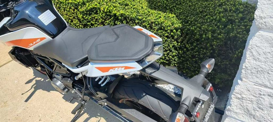 2022 KTM Duke 390