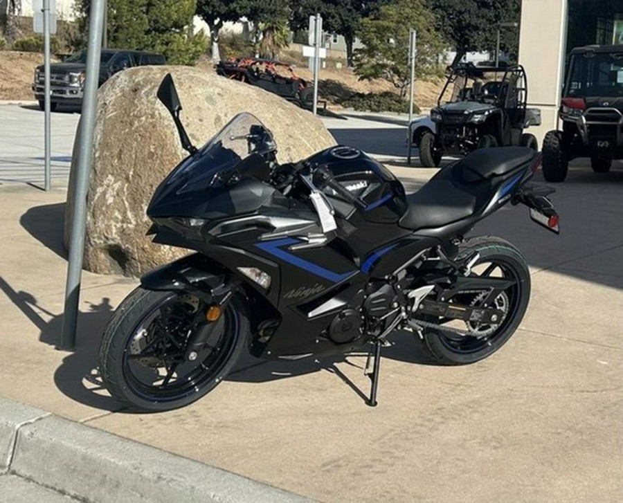 2025 Kawasaki Ninja 500 ABS Metallic Flat Spark Black/Metallic
