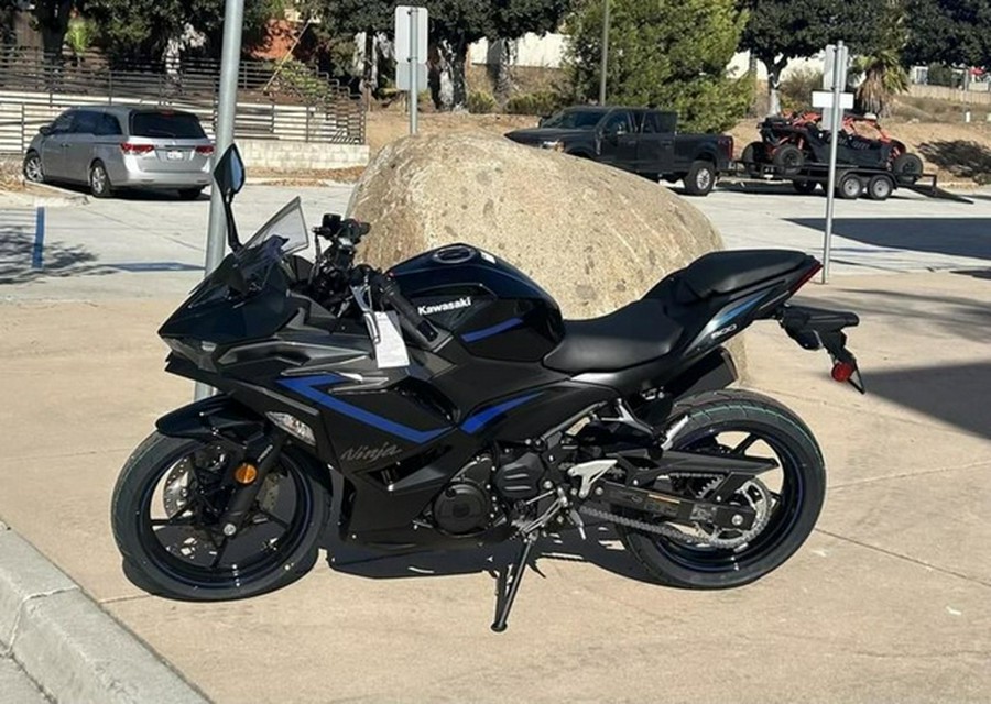 2025 Kawasaki Ninja 500 ABS Metallic Flat Spark Black/Metallic
