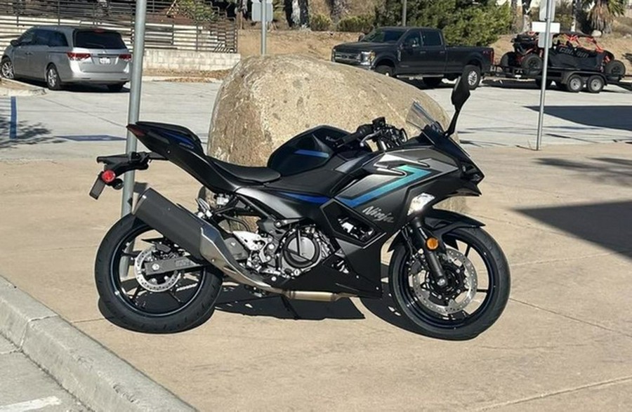 2025 Kawasaki Ninja 500 ABS Metallic Flat Spark Black/Metallic
