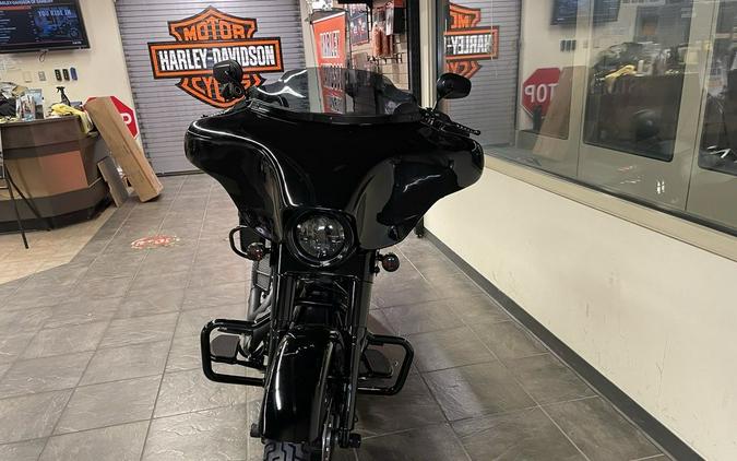 2013 Harley-Davidson® FLD - Dyna® Switchback™