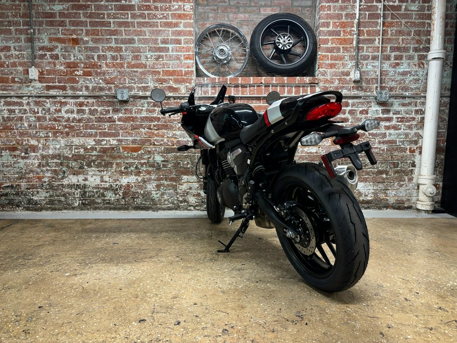 2026 Triumph Thruxton 400