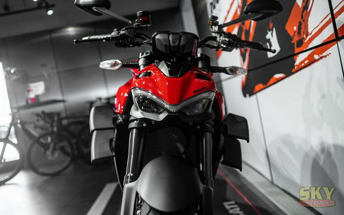 2024 Ducati Streetfighter V4 Red