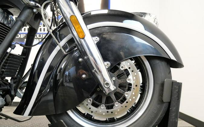 2017 Indian Motorcycle® Chieftain® Thunder Black Pearl