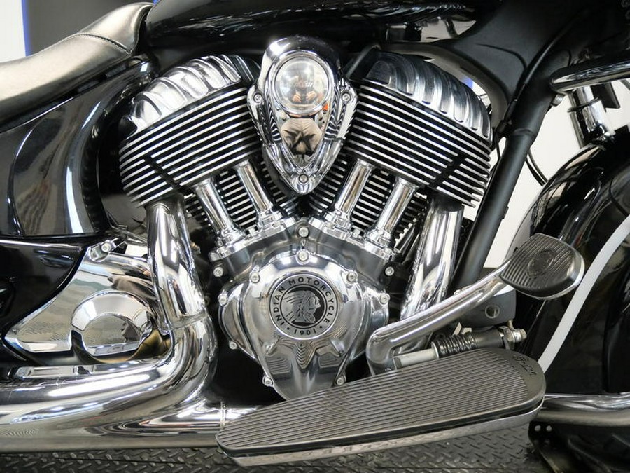 2017 Indian Motorcycle® Chieftain® Thunder Black Pearl