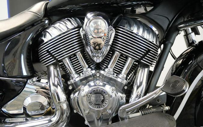 2017 Indian Motorcycle® Chieftain® Thunder Black Pearl