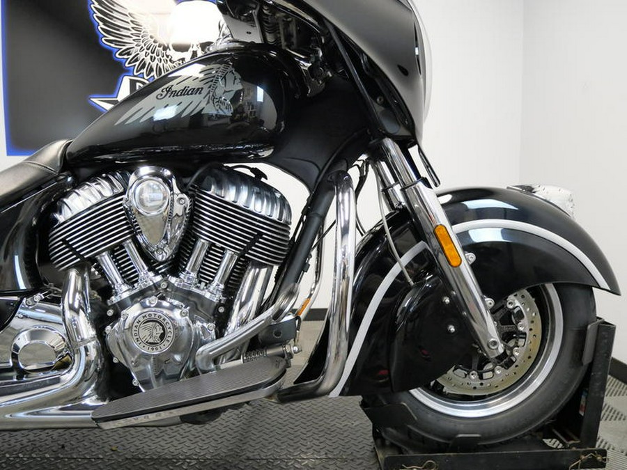 2017 Indian Motorcycle® Chieftain® Thunder Black Pearl